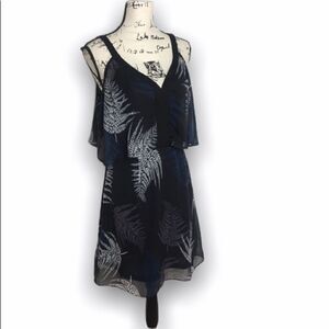 Coco and Carmen SZ S/M Leaf print dress